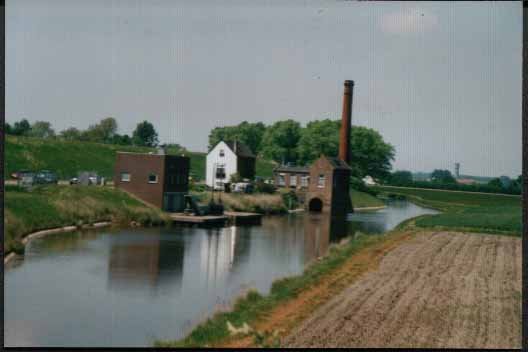 Not Oud-Vossemeer,
but the new residence of famous author Cees Slager, who wrote De Ramp, about the flood of
1953